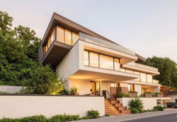 Außergewöhnliche Villa in Hanglage - ca. 400 m² Wohnfläche mit Panoramablick!