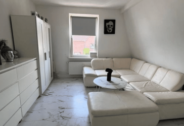 Gemütliche 2,5 Zi-Dachgeschosswohnung in zentraler Lage – ab August verfügbar