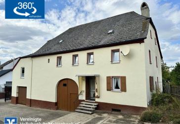 Viel Raum für Ihre Ideen: Wohnhaus mit weitläufigem Grundstück