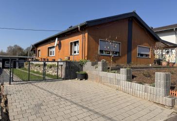 Wohnen auf einer Ebene - Renovierter Bungalow in Völklingen-Lauterbach