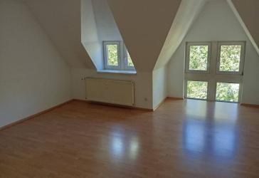 Charmante 3-Zimmer-Wohnung im Dachgeschoss mit Wohlfühlatmosphäre