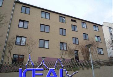 IDEAL - Familie oder WG gesucht