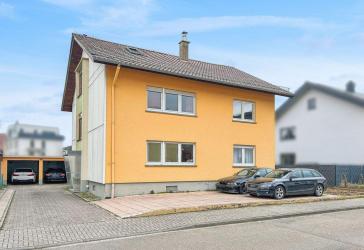 Teilvermietetes 2-3 Familienhaus mit Ausbaupotenzial im Garten für Kapitalanleger und Familien