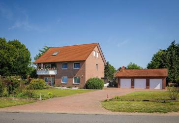 Voll vermietet, gepflegt und werthaltig - 3-Familienhaus mit Garagen als attraktive Kapitalanlage