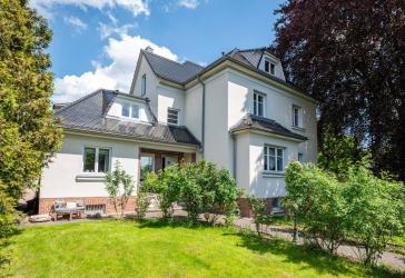 Exklusive Gründerzeit Villa in Schleußig mit flexiblen Nutzungsmöglichkeiten am Clara-Zetkin-Park
