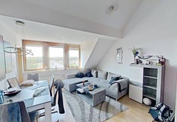 Lichtdurchflutete 3-Zimmer-Dachgeschosswohnung mit Tageslichtbad