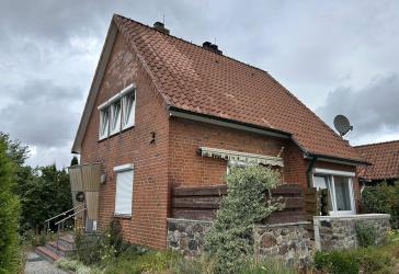 Sanierungsbedürftiges EFH mit Vollkeller, Garage und Lager/Geräteschuppen in Bleckede OT Göddingen.