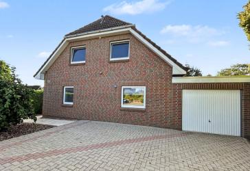 Attraktive Immobilie in Nordholz mit Pool, Garten und vielseitigen Nutzungsmöglichkeiten