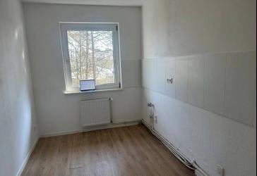 Renovierte 4-Zimmer-Wohnung mit Balkon