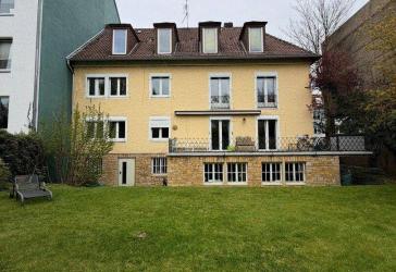 Vermietetes Altbau-Mehrfamilienhaus in zentraler Lage - fünf Wohneinheiten mit Charakter