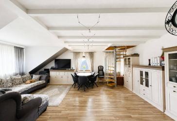 Charmante Dachgeschosswohnung mit Maisonetteebene, Dachterrasse und ca. 80 m² nutzbarer Fläche