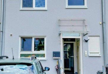 Modernisiertes Reihenmittelhaus mit Garten, Sauna und Photovoltaikanlage
