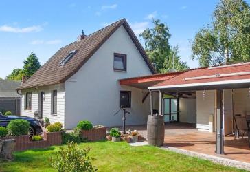 Gepflegtes, renoviertes kleines Einfamilienhaus mit Carport in toller Ortsrandlage in Barlt