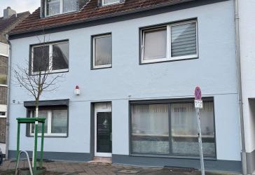 Investment Nähe Schloß Benrath (6 Wohnungen und 4 Garagen) Vollvermietung, 796 qm Grundstück