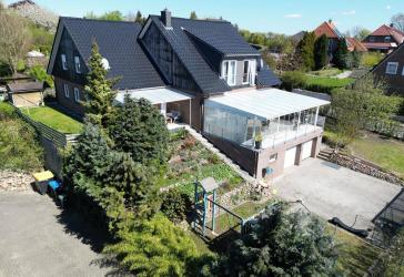 Zweifamilienhaus mit Doppelhauscharakter – 294 m² Wohnfläche – 1.068 m² Eigentumsgrundstück in 21398 Neetze