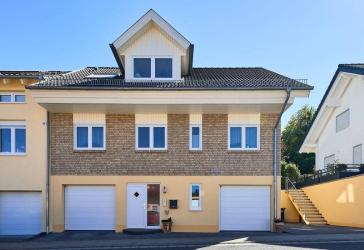 MODERNES KFW 40 DHH! in ruhiger Lage, schönem Garten und großzügigem Wohnkomfort