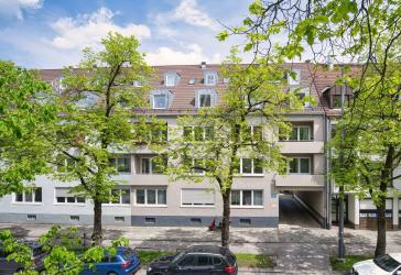 TOP ANLAGE! 3-ZKB mit 2 Balkonen – neues Dach, Dämmung, Heizung, Fenster!**Schwabing-West **