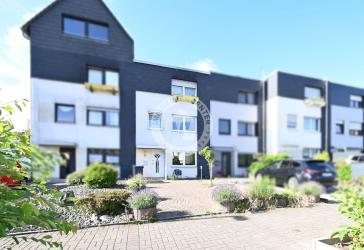 Platz für Generationen: Charmantes Haus mit Einliegerwohnung und grünem Rückzugsort in Citylage