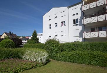 Sonnige 3,5-Zimmer-Wohnung mit Südwest-Balkon und 2 TG-Stellplätzen in Friedrichshafen