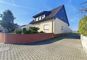 Großes 2 Familienhaus mit Bauplatz!