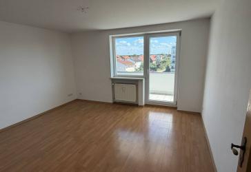 Familienfreundliche 4-Zimmer-Wohnung mit Balkon in Burghausen