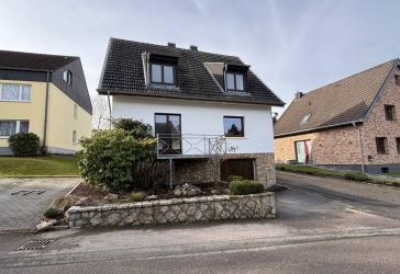 Einfamilienhaus mit 3 vermieteten Wohnungen