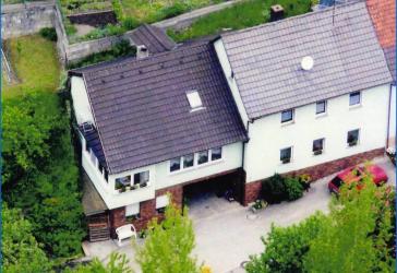 Wohnen mit Charme: Gepflegtes Zweifamilienhaus mit zusätzlichem Grundstück in Radolfzell-Liggeringen