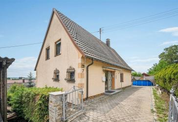 Idyllisch gelegenes EFH mit viel Raum und großem Grundstück. Werkstatt inklusive.