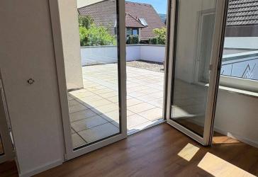 Neu renovierte 3,5-Zimmer Erdgeschosswohnung 90 m2 mit großer Terrasse in 78549 Spaichingen