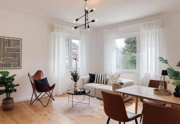 Frankfurt vor der Haustür: hochwertige 91-m²-Wohnung mit Balkon im stilvollen 3-Parteien-Haus