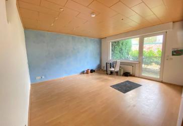 Gut geschnittene Erdgeschosswohnung mit kl. Terrasse