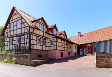 Kapitalanlage mit Charakter: Kernsaniertes Fachwerkanwesen mit drei Wohneinheiten