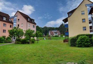 Kapitalanlage mit Potenzial - Vermietete 3-Zimmer-Wohnung mit Balkon und Tiefgaragenstellplatz in Kamenz