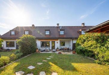 Großzügiges Reihenhaus mit schönem Garten in ruhiger Umgebung