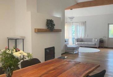 Modernisiertes Zweifamilienhaus mit 263 m² Wohnfläche, attraktiver Vermietungsperspektive