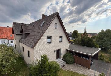 Großzügiges Zweifamilienhaus mit vielseitigen Nutzungsmöglichkeiten in Verl