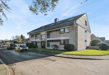 Anleger und Selbstnutzer aufgepasst: Helle Dachgeschosswohnung mit Loggia und Stellplatz!