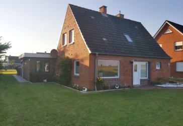 Gepflegtes Einfamilienhaus mit großem Grundstück und Ausbaureserve an der Nordsee in Friedrichskoog