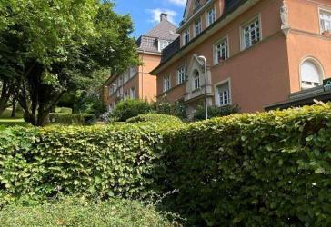 W, Zooviertel - Attraktive Wohnung mit Loggia in wunderschönem Altbau