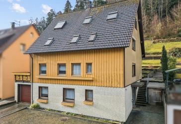 Mehrfamilienhaus in attraktiver Hanglage - 4 Wohneinheiten mit Potenzial in Bad Wildbad - Calmbach