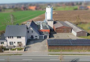Großzügiges Haus nach KFW-40-Standart mit vielen Nebengebäude! Wohngebäude 2017 hochwertig saniert!