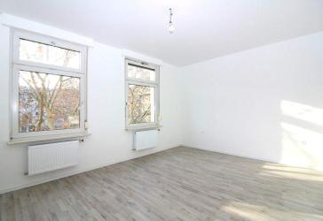 Erstbezug nach Renovierung: 2-Zimmer-Wohnung mit Balkon in Ludwigshafen-Süd
