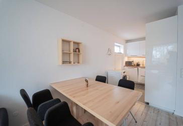 Sofort verfügbar! Großzügige, möblierte 3-Zimmer-Wohnung mit Balkon in ruhiger Lage!