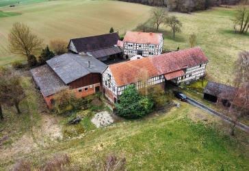 Hofstelle mit land- und forstwirtschaftlichen Flächen in Lohra