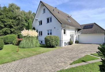 Familienfreundliches Einfamilienhaus am Ortsrand von Sand