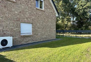 Neubau-Doppelhaushälfte mit freiem Blick ins Grüne & hochwertiger Küche mit Insel