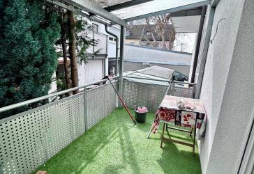 Schöne 3,5 ZW mit überdachtem Balkon