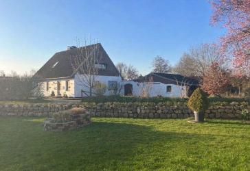 Einfamilienhaus mit großem Grundstück