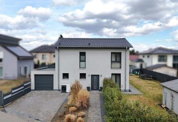 Moderne Stadtvilla inkl. Pool in begehrter Lage mit angrenzendem Waldgebiet