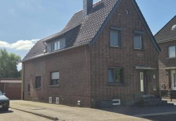 Freistehendes EFH mit großem Garten, Terrasse, Garagen und Stellplätzen in Neukirchen-Vluyn
